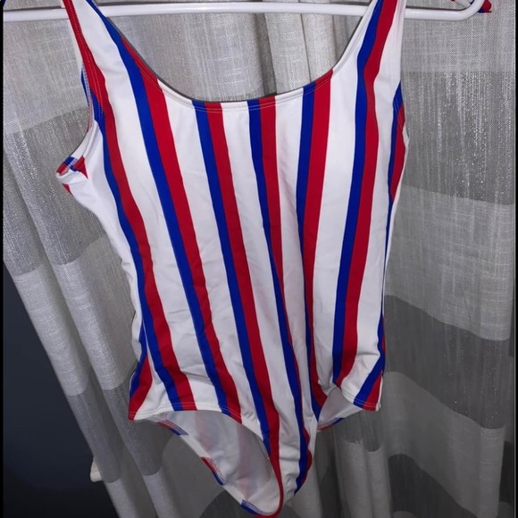 Swim wear - Picture 3 of 5